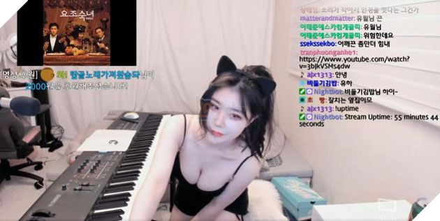 Đổi gu từ kín đáo, ngoan hiền sang gợi cảm, nữ streamer xinh đẹp khiến các fan mắt tròn mắt dẹt khi chơi đàn trên sóng - Ảnh 2.