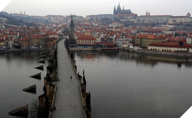 Rợn người với chùm ảnh hoang tàn do Covid-19 không khác gì hậu tận thế trong các bộ phim đại dịch địa cầu 6