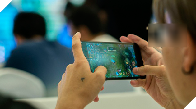 Sử dụng smartphone liên tục, hơn 50% người đang đối diện với chứng bệnh nghiêm trọng để lại di chứng cực nặng nề - Ảnh 1.