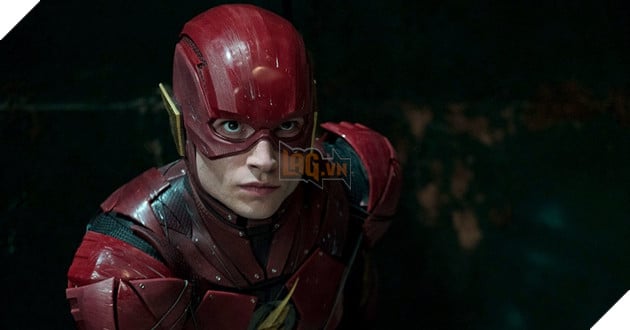 Cực sốc trước thông tin siêu anh hùng The Flash bị cáo buộc bạo hành fan nữ?