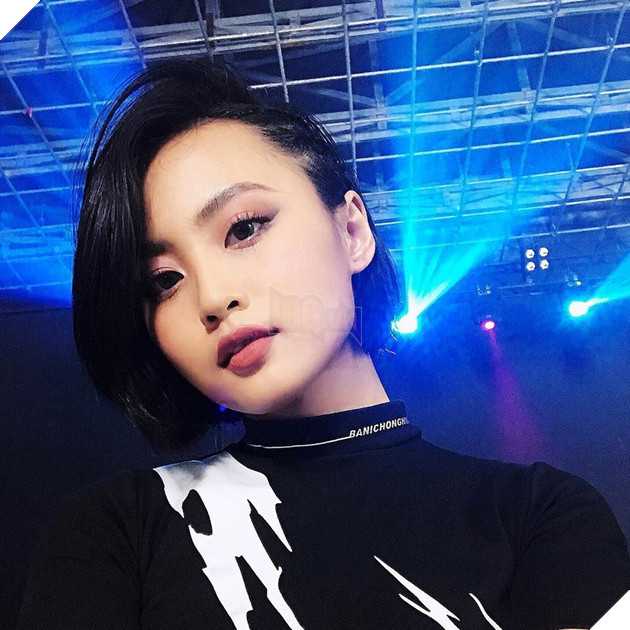 LMHT: Chán vì phải cách ly nhiều ngày, Minh Nghi bất ngờ đổi style gợi cảm khiến fan mất máu 2