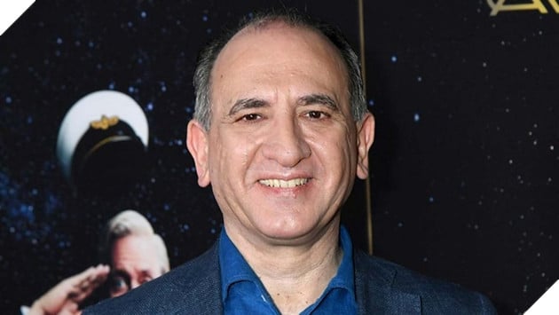 Nam diễn viên hài nổi tiếng người Anh đột ngột qua đời vì nhiễm Covid-19