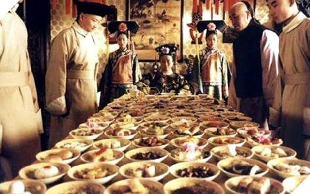 Từ Hi Thái Hậu ăn 300 quả dưa hấu một lần và thói quen lãng phí thức ăn đến mức đầu bếp phải lén lút ra tay sau lưng - Ảnh 2.