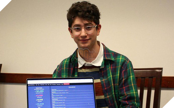 Trai đẹp 17 tuổi xuất ch&#250;ng giữa đại dịch: Tự l&#224;m website chống Covid-19 si&#234;u hot, kh&#244;ng th&#232;m nhận 200 tỷ tiền quảng c&#225;o