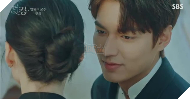 Tập 1 Quân Vương Bất Diệt mở màn bằng chiêu trò Lee Min Ho thả thính nữ thủ tướng, làm màu trước truyền thông? - Ảnh 2.