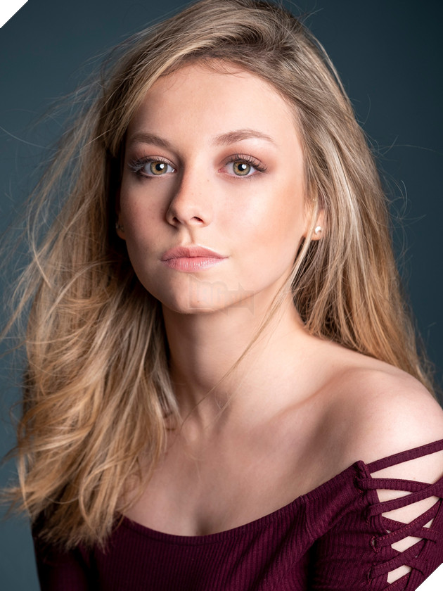 Mỹ nhân của bom tấn 18+ Netflix vừa soán ngôi nữ hoàng Instagram từ bạn gái Ronaldo là ai? 