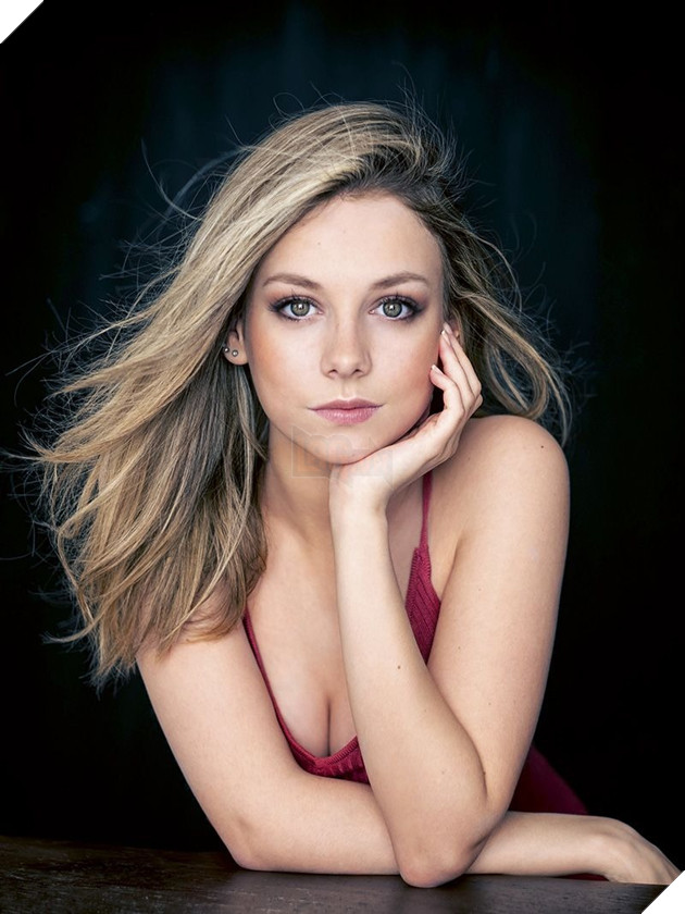 Mỹ nhân của bom tấn 18+ Netflix vừa soán ngôi nữ hoàng Instagram từ bạn gái Ronaldo là ai?  2