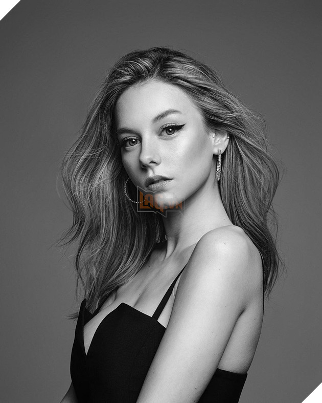 Mỹ nhân của bom tấn 18+ Netflix vừa soán ngôi nữ hoàng Instagram từ bạn gái Ronaldo là ai?  11