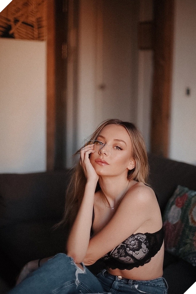 Mỹ nhân của bom tấn 18+ Netflix vừa soán ngôi nữ hoàng Instagram từ bạn gái Ronaldo là ai?  3