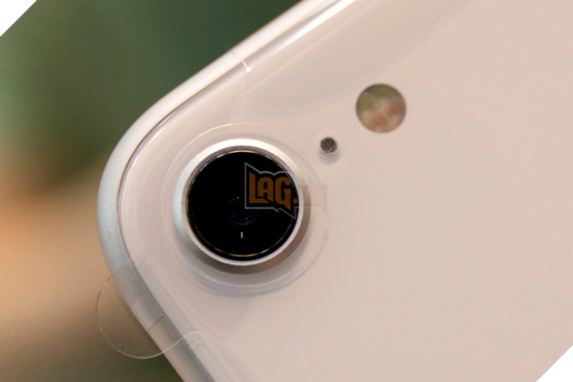 Cận cảnh iPhone SE 2020: Bình cũ rượu mới , cấu hình cực mạnh 8