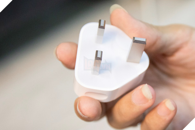 Cận cảnh iPhone SE 2020: Bình cũ rượu mới , cấu hình cực mạnh 15