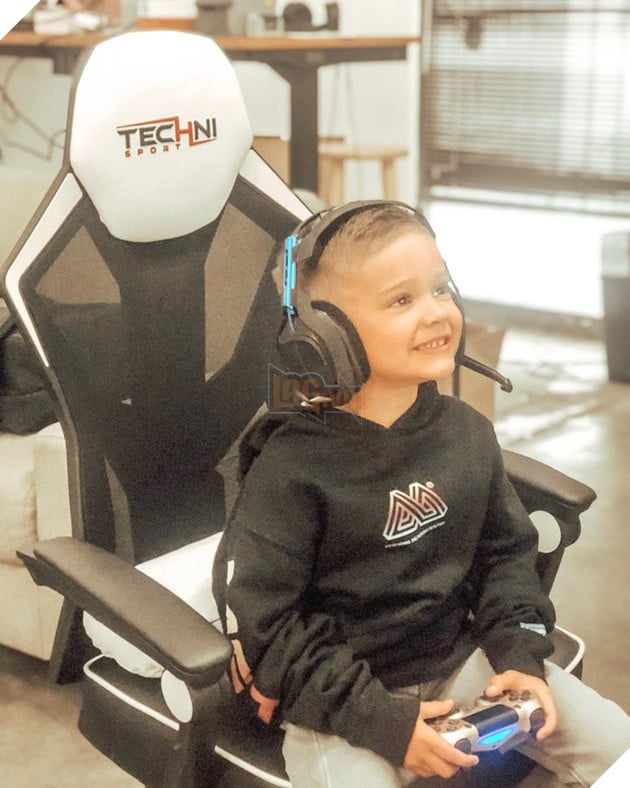 Được mệnh danh là Shroud phiên bản thứ 2 , cậu bé 5 tuổi có thể cân cả thế giới trong CoD Warzone