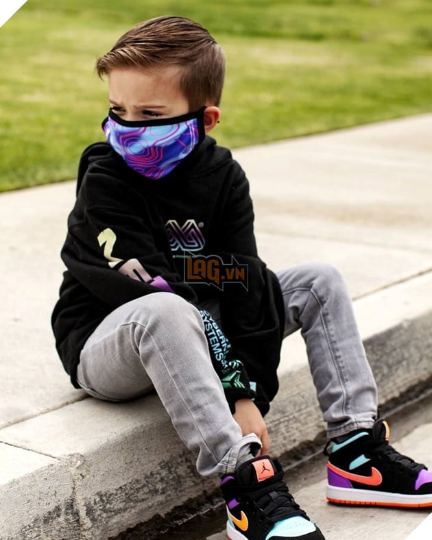 Được mệnh danh là Shroud phiên bản thứ 2 , cậu bé 5 tuổi có thể cân cả thế giới trong CoD Warzone 3