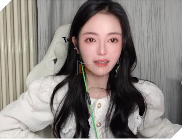 Nữ streamer xinh đẹp là diễn viên nổi tiếng, bật khóc ngay trên sóng khiến người xem ngỡ ngàng và thương cảm - Ảnh 6.