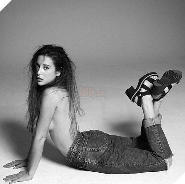 Loạt ảnh quyến rũ của Hot girl Instagram nổi tiếng từng xuất hiện trong bom tấn Money Heist, Elite 14