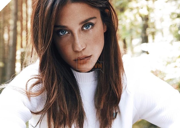 Loạt ảnh quyến rũ của Hot girl Instagram nổi tiếng từng xuất hiện trong bom tấn Money Heist, Elite 3