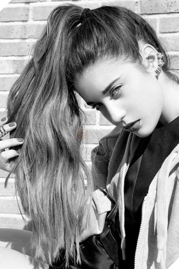 Loạt ảnh quyến rũ của Hot girl Instagram nổi tiếng từng xuất hiện trong bom tấn Money Heist, Elite 13