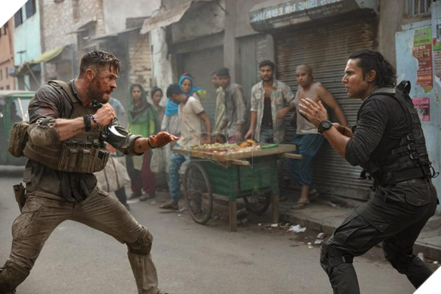 Extraction xứng đáng là tựa phim màn ảnh rộng 2