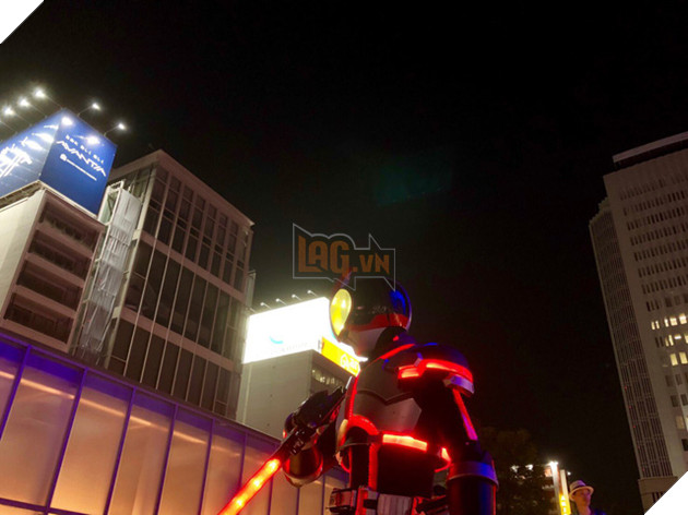 Lác mắt trước độ chịu chơi của cosplayer khi hóa thân thành Kamen Rider Faiz - Ảnh 16.