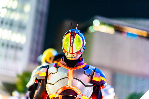 Lác mắt trước độ chịu chơi của cosplayer khi hóa thân thành Kamen Rider Faiz - Ảnh 18.