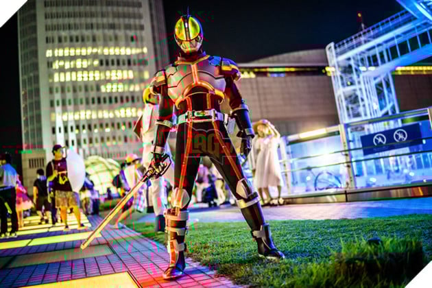Lác mắt trước độ chịu chơi của cosplayer khi hóa thân thành Kamen Rider Faiz - Ảnh 19.