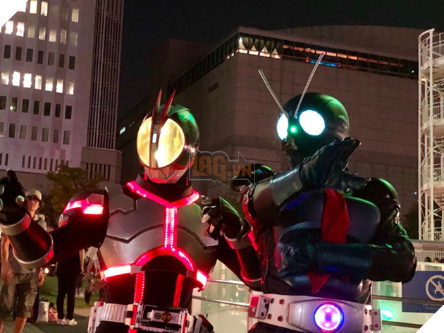 Lác mắt trước độ chịu chơi của cosplayer khi hóa thân thành Kamen Rider Faiz - Ảnh 22.