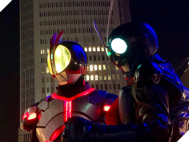 Lác mắt trước độ chịu chơi của cosplayer khi hóa thân thành Kamen Rider Faiz - Ảnh 21.