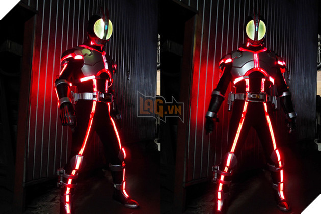 Lác mắt trước độ chịu chơi của cosplayer khi hóa thân thành Kamen Rider Faiz - Ảnh 3.