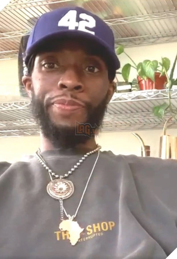 Hết xuống ký, Black Panther còn khiến fan hoảng loạn khi chống gậy đi lại mùa cách ly COVID-19 4