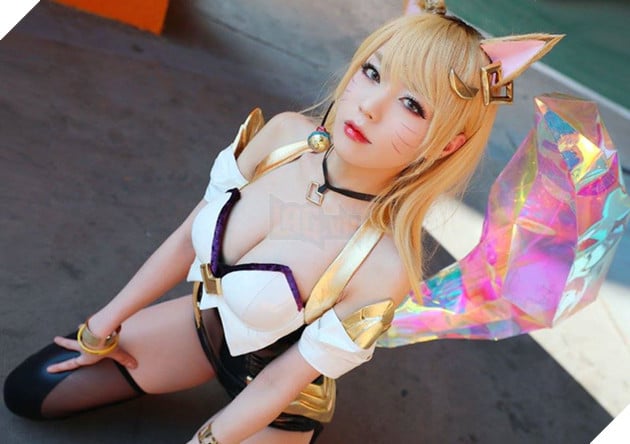 Quên luôn bản gốc với những màn hóa thân thành cô nàng Hồ ly Ahri nóng từng centimet của nữ cosplayer xứ kim chi - Ảnh 5.
