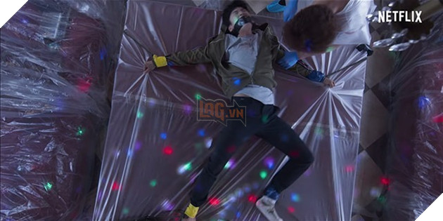 Review Extracurricular: Tựa phim 18+ hé lộ góc khuất về thế giới mại dâm đang phá đảo Netflix  4