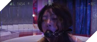 Review Extracurricular: Tựa phim 18+ hé lộ góc khuất về thế giới mại dâm đang phá đảo Netflix  6