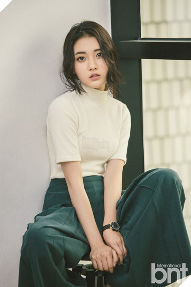 Nhan sắc đời thực của gái làng chơi trong Extracurricular - tựa phim 18+ về nạn mại dâm học đường của Netflix 18