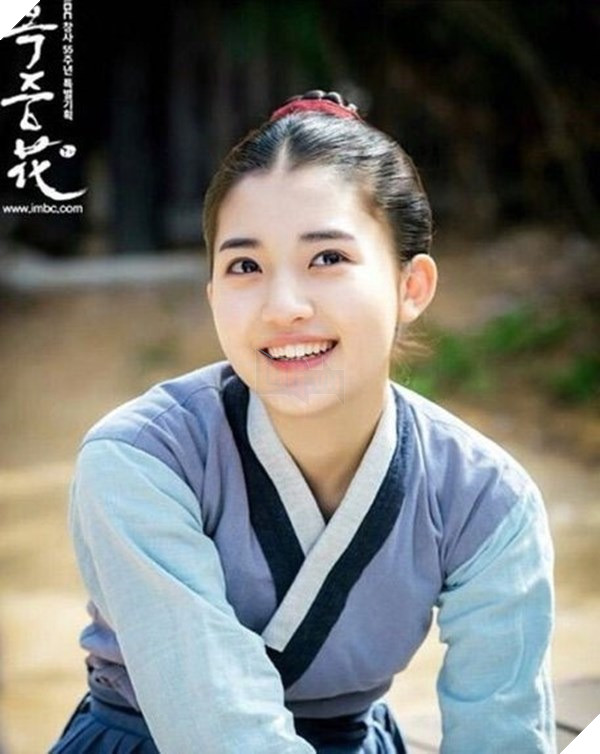 Nhan sắc đời thực của gái làng chơi trong Extracurricular - tựa phim 18+ về nạn mại dâm học đường của Netflix 9