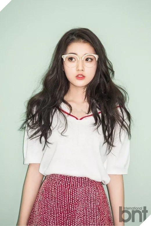 Nhan sắc đời thực của gái làng chơi trong Extracurricular - tựa phim 18+ về nạn mại dâm học đường của Netflix 14