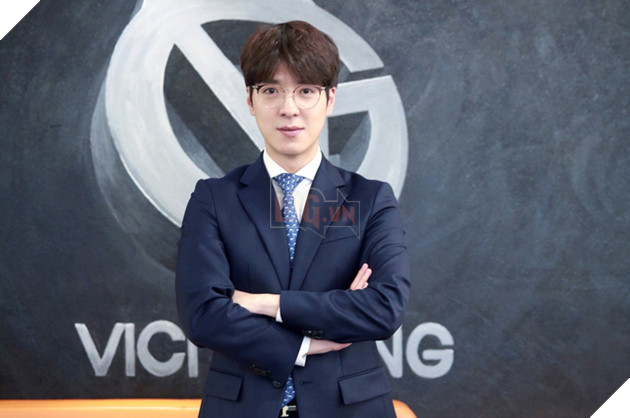 Dân mạng Trung Quốc xôn xao: kkOma hưởng lương cao gấp 5 lần các HLV khác, là ngôi sao số 1 của Vici Gaming - Ảnh 2.