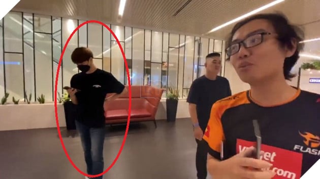 LMHT: Cựu tuyển thủ T1 xuất hiện bên cạnh Quản lý Team Flash, VCS sắp đón ngoại binh Hàn đầu tiên? - Ảnh 3.