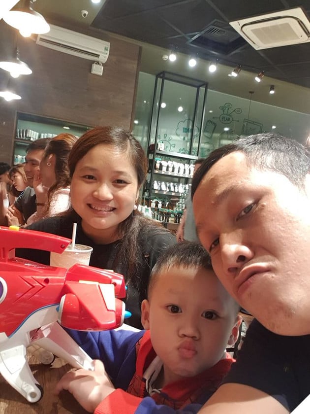  
Gia đình nhỏ của thầy giáo Ba.