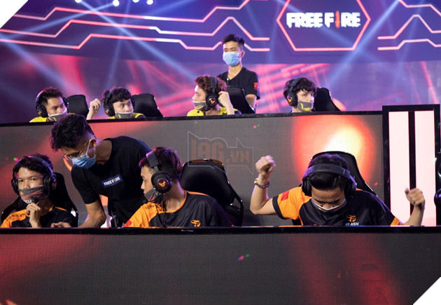 Chung kết Free Fire Đấu trường Sinh tồn mùa Xuân 2020: Nhà vua ngã ngựa , hào quang gọi tên V - Gaming 5