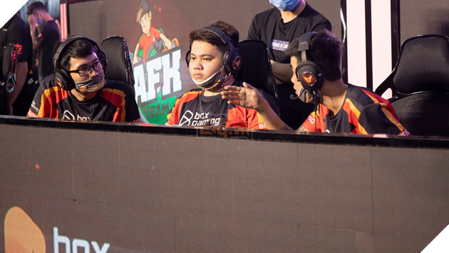 Chung kết Free Fire Đấu trường Sinh tồn mùa Xuân 2020: Nhà vua ngã ngựa , hào quang gọi tên V - Gaming 9