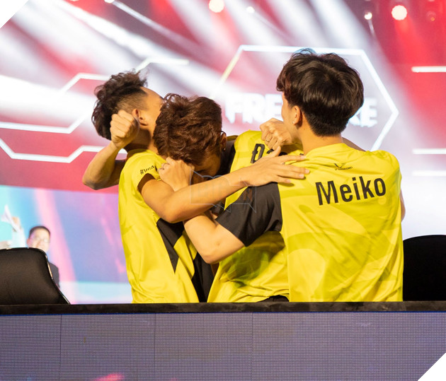 Chung kết Free Fire Đấu trường Sinh tồn mùa Xuân 2020: Nhà vua ngã ngựa , hào quang gọi tên V - Gaming 15