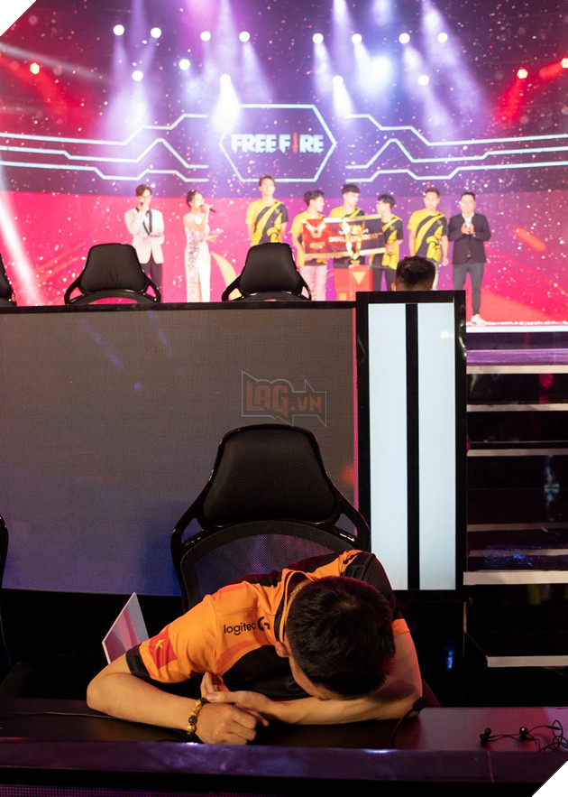 Chung kết Free Fire Đấu trường Sinh tồn mùa Xuân 2020: Nhà vua ngã ngựa , hào quang gọi tên V - Gaming 14