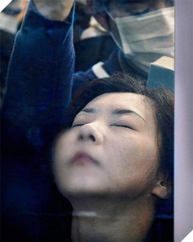 Loạt ảnh rợn người về giờ tan tầm tại Nhật không khác gì viễn cảnh trong các bộ phim kinh dị 9