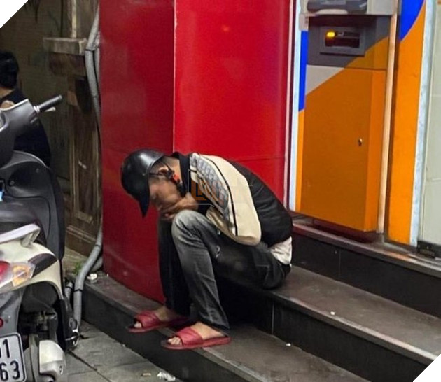 Thanh niên xăm trổ bị đánh vì sàm sỡ 'hoa đã có chủ' ở cửa hàng tiện lợi 3