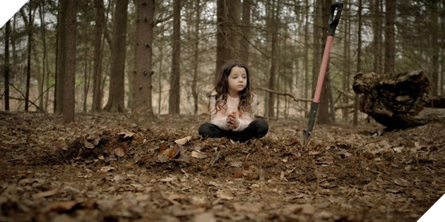 Murder Manual: Phim kinh dị của Mẹ Rồng Emilia Clarke tung trailer ám ảnh  2