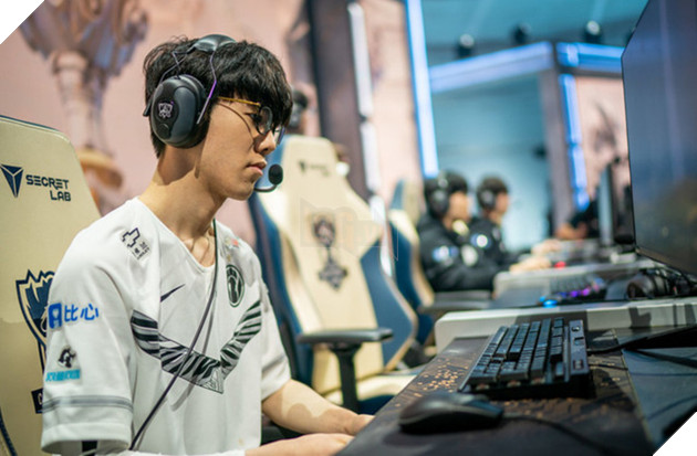 Từ người hùng CKTG 2018, TheShy bị fan LMHT Trung Quốc quay ngoắt 180 độ, gọi là rác thải vì phong độ kém cỏi - Ảnh 4.