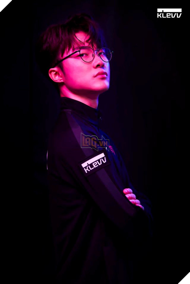 Thay đổi kiểu tóc - nhan sắc lên đời: Faker hóa soái ca ngôn tình với mái đầu thời thượng trong quảng cáo mới của T1 - Ảnh 4.