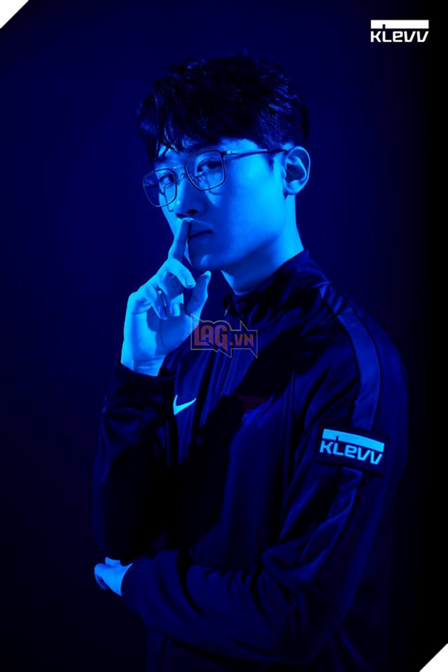 Thay đổi kiểu tóc - nhan sắc lên đời: Faker hóa soái ca ngôn tình với mái đầu thời thượng trong quảng cáo mới của T1 - Ảnh 6.