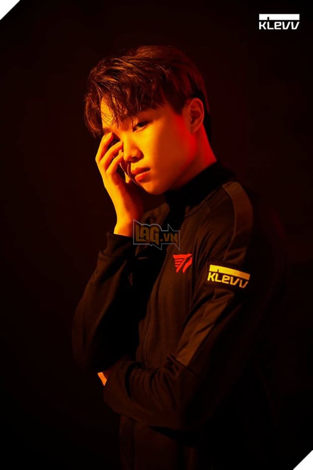 Thay đổi kiểu tóc - nhan sắc lên đời: Faker hóa soái ca ngôn tình với mái đầu thời thượng trong quảng cáo mới của T1 - Ảnh 7.