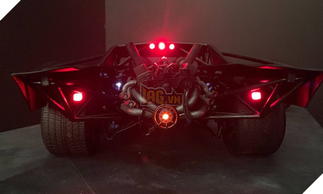 Cận cảnh cỗ xe Batmobile của Batman do chính nhà thiết kế của The Batman 2020 tiết lộ  6
